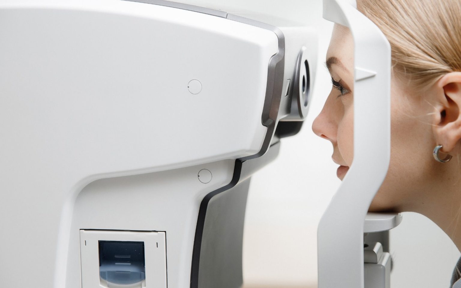 Multifocal lens implants London Ophthalmology Centre